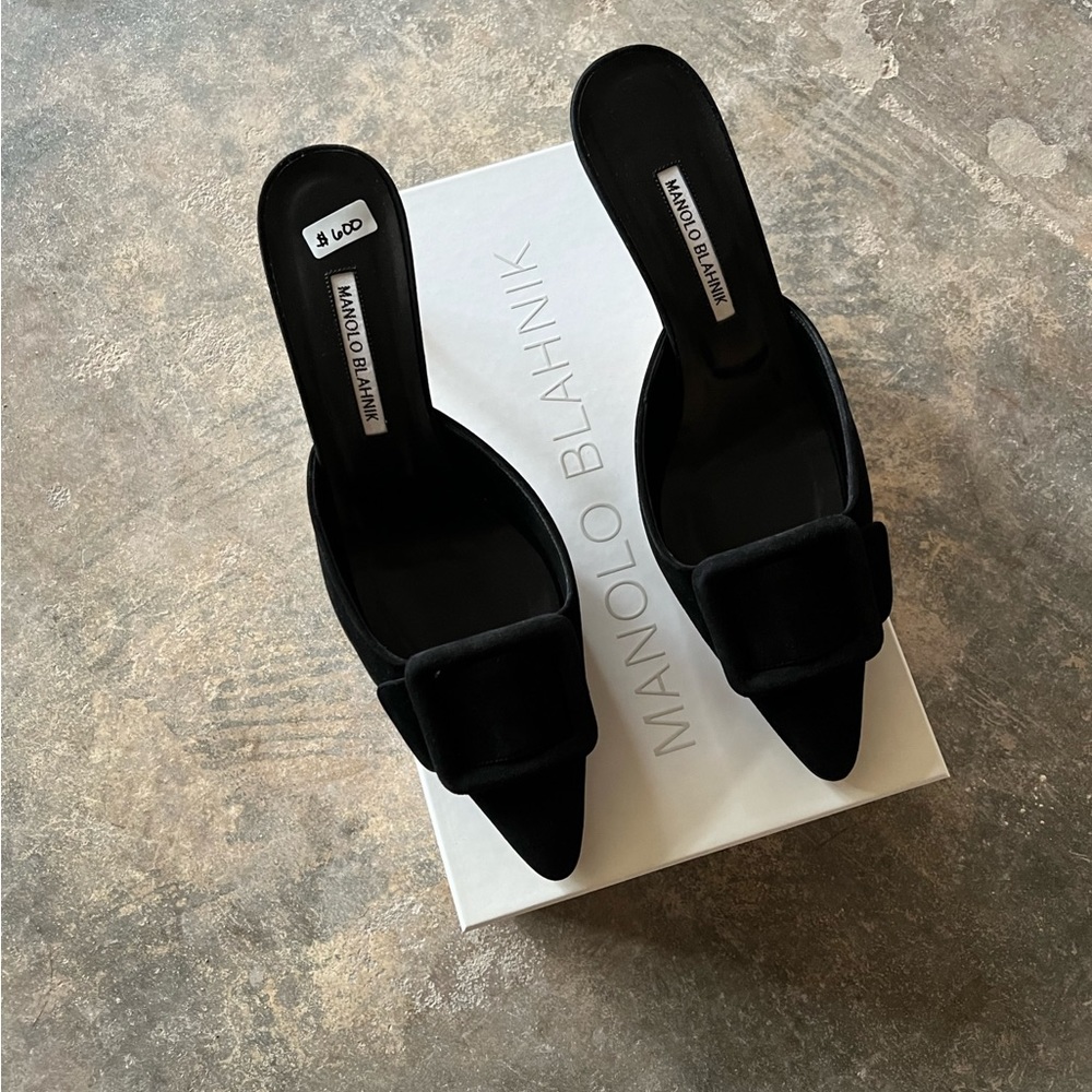 Manolo blahnik kitten heels